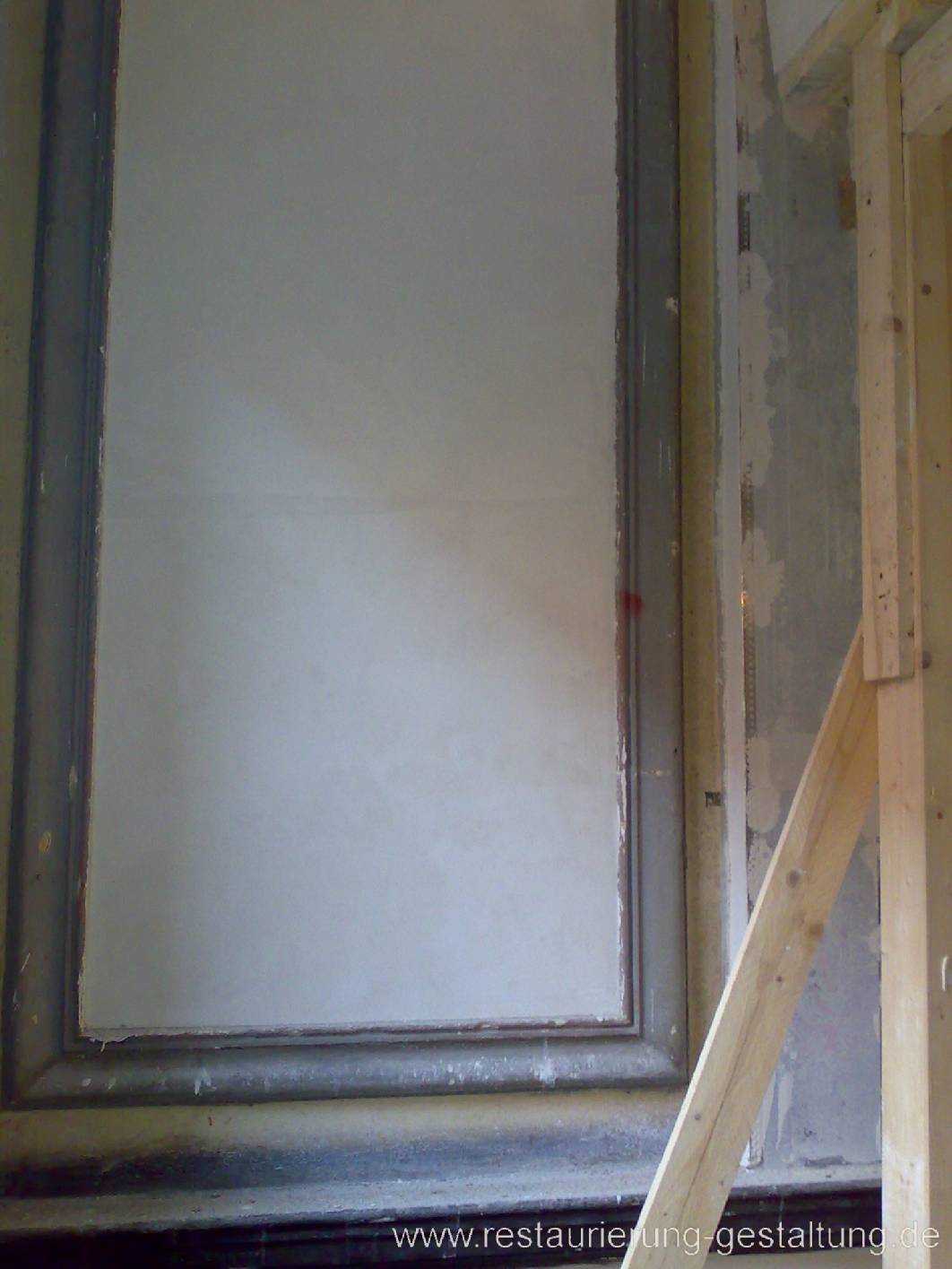 Malermeister und Restaurator für historische Malerarbeiten hat in Berlin Schöneberg im Eingangsbereich exklusive Malerarbeiten ausgeführt.